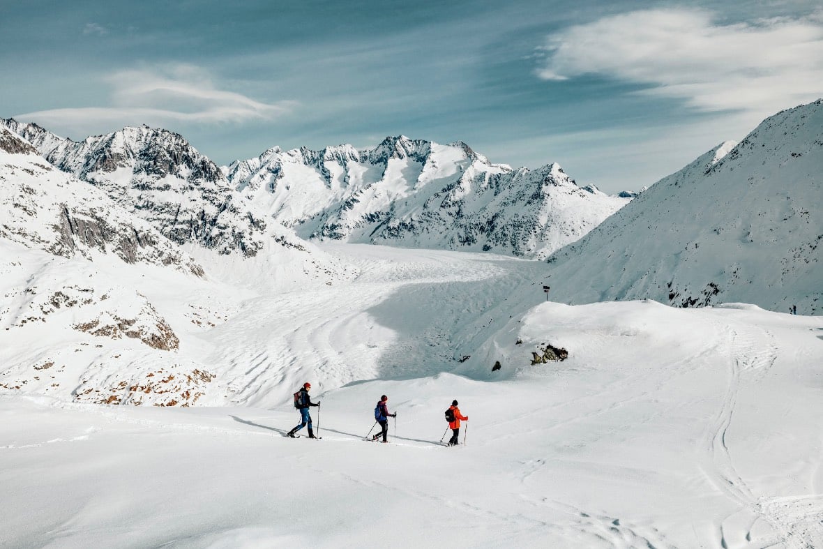 Winter Walking alongside the Aletsch Glacier © Aletscharena.ch