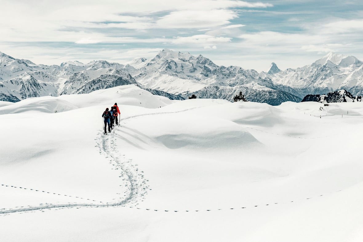 Snowshoeing in the Aletsch Arena and Matterhorn view © Aletscharena.ch