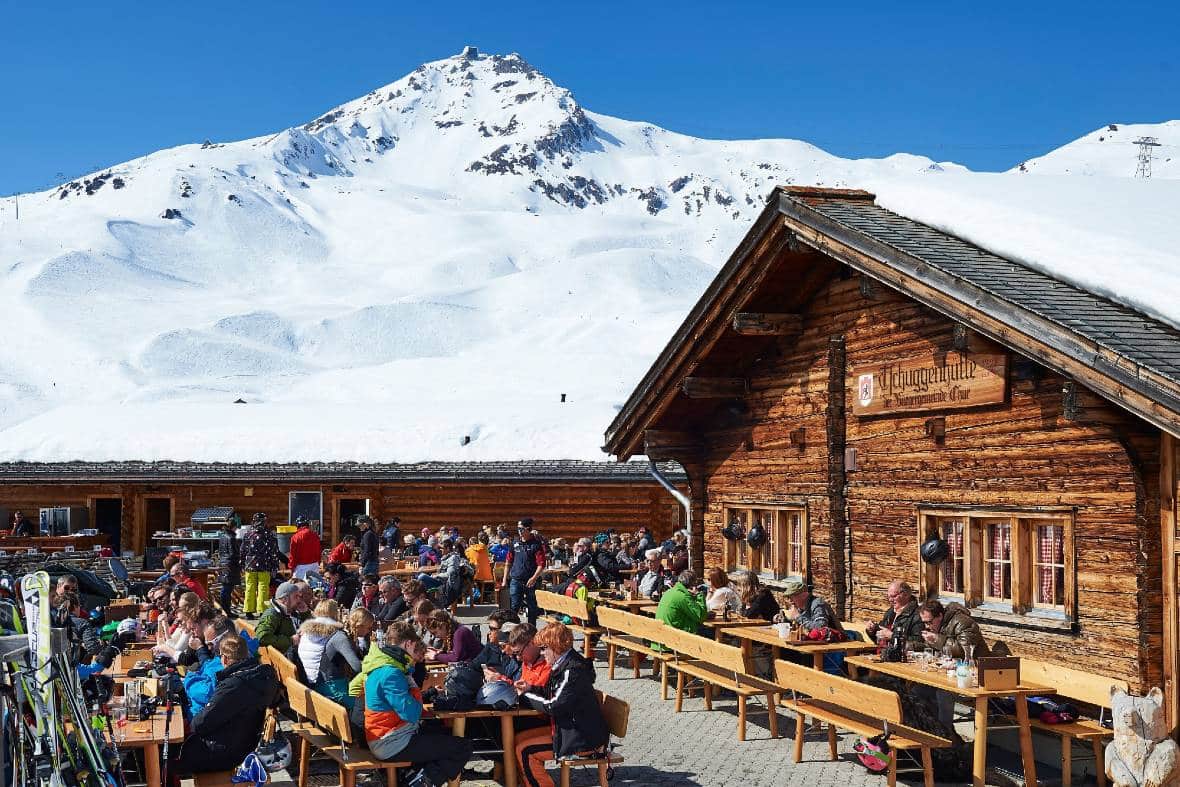 Arosa_Mountain_Restaurants_Tschuggenhutte_Sun_Terrace © Arosa Tourismus