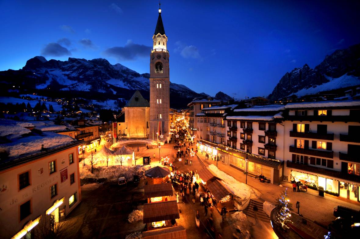 Cortina d'Ampezzo Corso Italia by night