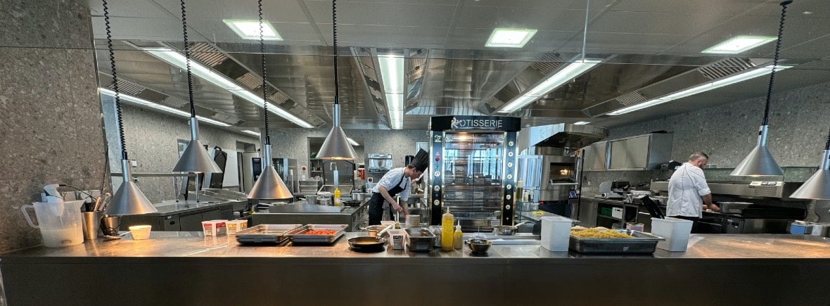 Espace Weisshorn Team in the Kitchen © Ultimate-Ski.com