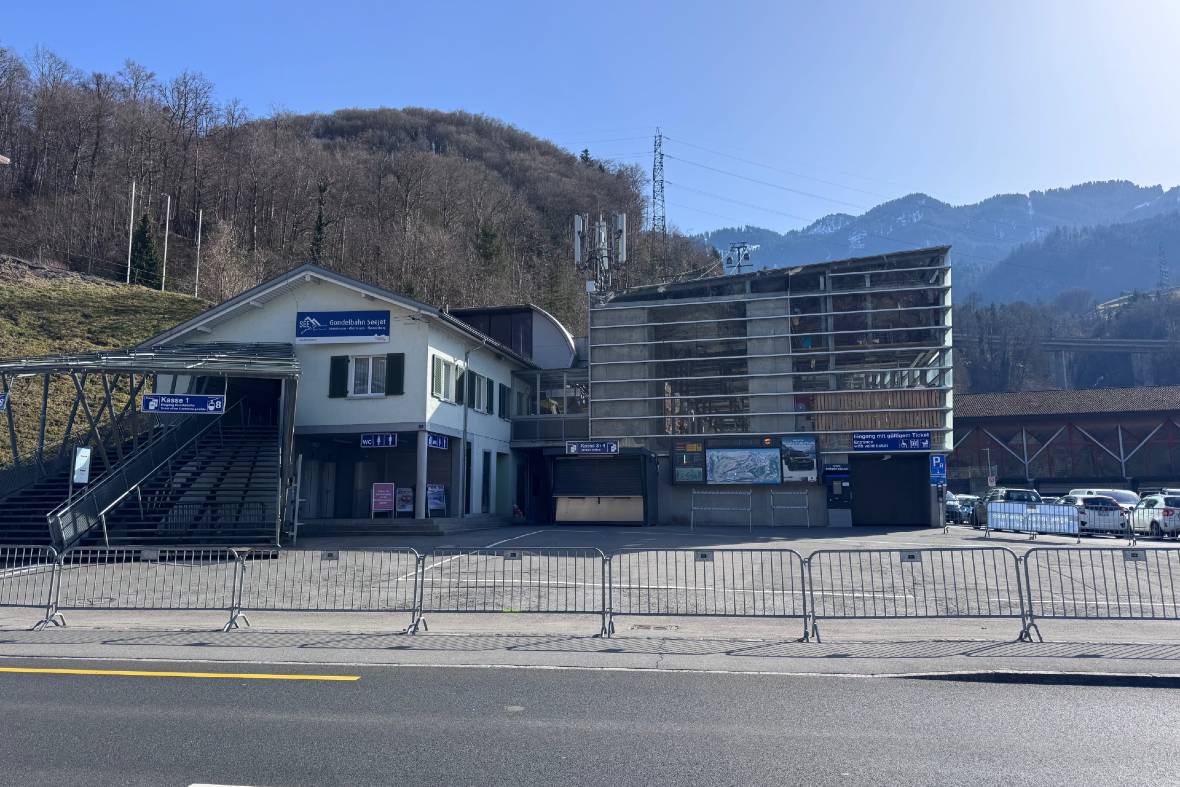 Flumserberg's SeeJet gondola station at Unterterzen