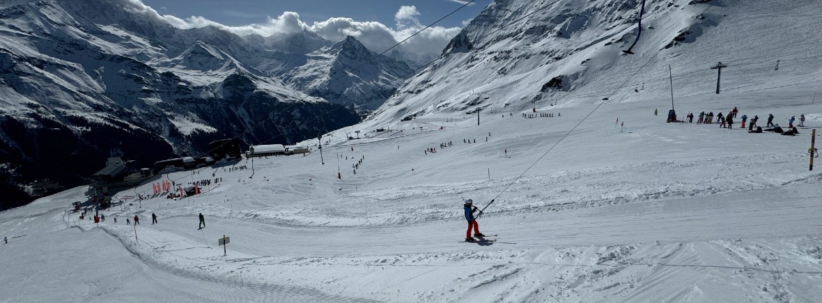 Skiing in Zinal-Beginner Skiing © Ultimate-Ski.com